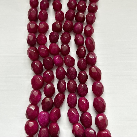 Stunning Triple Strand Red Ruby Graduated Bead Necklace - Picture 4 of 15